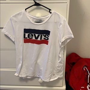 T-shirt from Levi’s